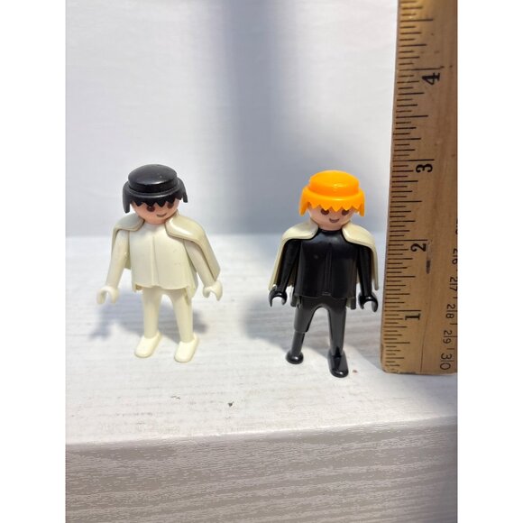 Vintage Geobra Playmobil Figures White & Black Bodies With Capes One is Peg Leg - Picture 5 of 7